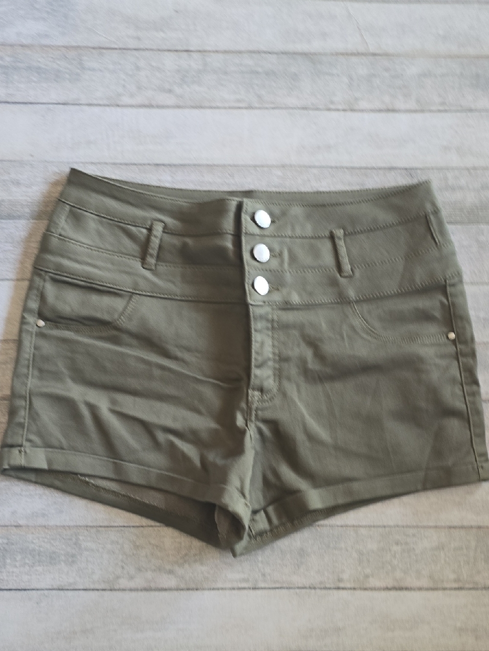 Charlotte Russe Olive High Waist 3-Button Women’s Shorts
